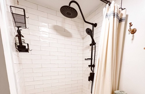 Brunswick Apartment | Modern Brunswick Cottage near Bowdoin & Downtown