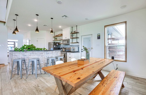 Bryan House | Modern Bryan Farmhouse on 1 Acre w/Hot Tub!