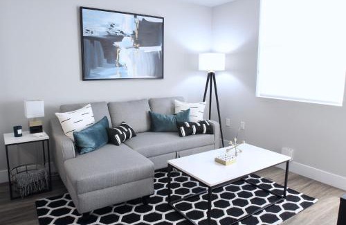 Orange Apartment | Modern Building - Free Parking - By CHOC & St Joseph