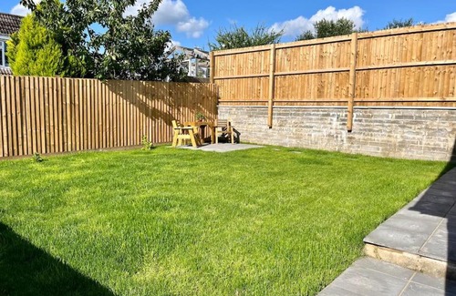 Neath House | Modern bungalow in good location