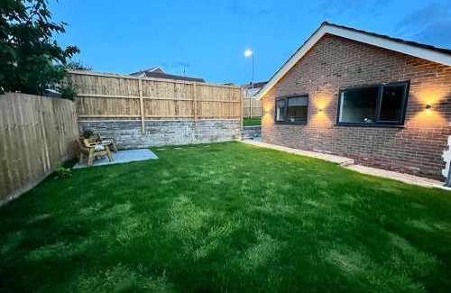 Neath House | Modern bungalow in good location