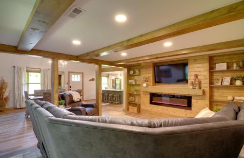Burkesville House | Modern Burkesville Home 2 Mi to Dale Hollow Lake!