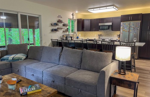 Whitefish House | Modern Cabin - 12 Minutes to Glacier!