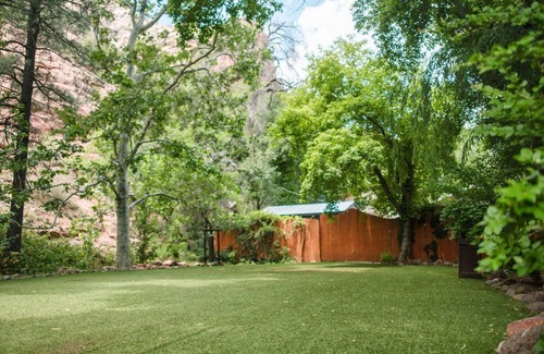 Sedona Cabin | Modern cabin for 4 with views of the red rocks and next to Slide Rock State park