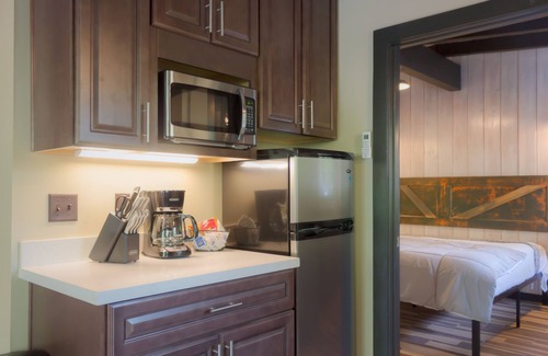 Sedona Cabin | Modern cabin for 4 with views of the red rocks and next to Slide Rock State park