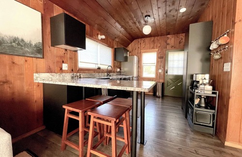 Roscommon House | Modern Cabin Higgins Lake; walk to Hiking, XC Ski, River, Town, near golf + ORV