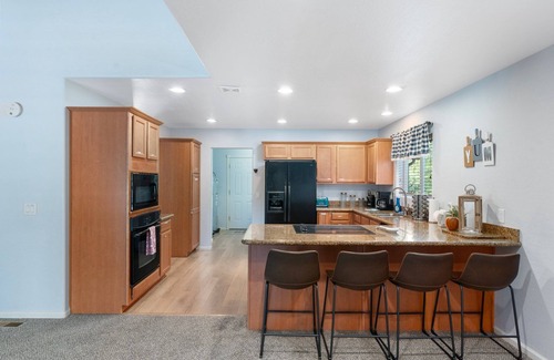 Show Low Cabin | Modern Cabin in Show Low, AZ: Sleeps 10 - Perfect for Family Getaways!