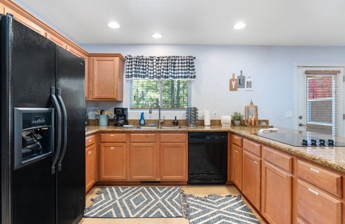 Show Low Cabin | Modern Cabin in Show Low, AZ: Sleeps 10 - Perfect for Family Getaways!