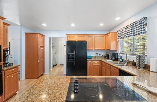Show Low Cabin | Modern Cabin in Show Low, AZ: Sleeps 10 - Perfect for Family Getaways!