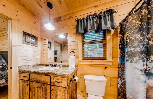Hidden Lake Cabin | Modern cabin in the woods with private hot tub, firepit, picnic area, AC & WiFi