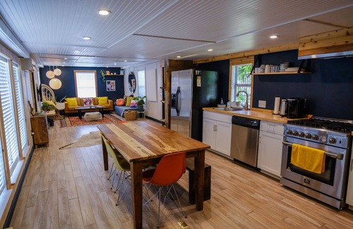 Manchaca Cabin | Modern Cabin Oasis 8 mins from Circuit of The Americas - COTA