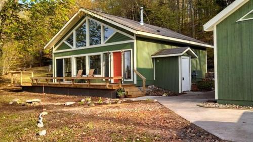 Lake Township House | Modern cabin on 40 acres. Near Honor. A/C. Pet ok.