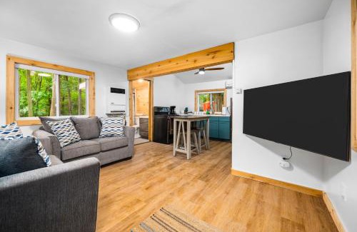 Mayfield House | Modern Cabin on Arbutus Lake
