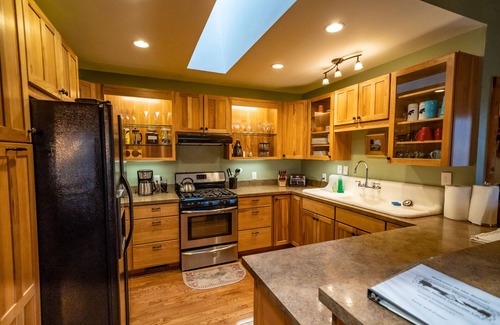 Etlan Cabin | Modern Cabin on Old Rag - Dog-Friendly!