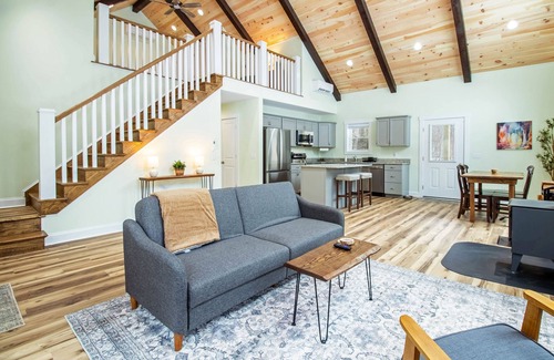 Elkton House | Modern Cabin | Porch Seating, Firepit, & Games