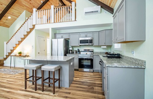 Elkton House | Modern Cabin | Porch Seating, Firepit, & Games