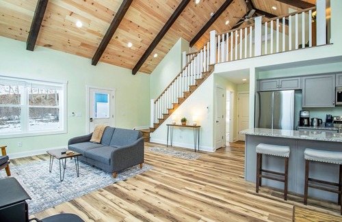 Elkton House | Modern Cabin | Porch Seating, Firepit, & Games