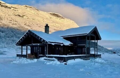 Tyinkrysset Cabin | Modern cabin sauna, BBQ & beautiful view Filefjell