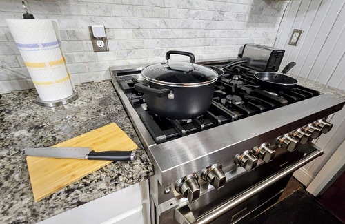 McKinney Cottage | Modern Cabin Style Cottage 1-Block from Historic Downtown McKinney
