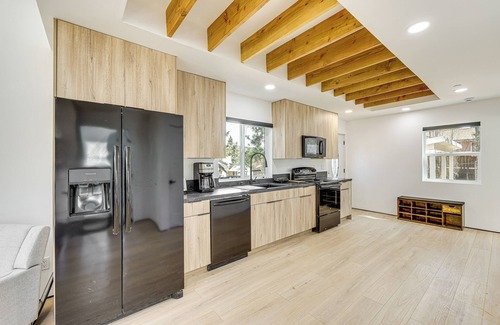 Big Bear Cabin | Modern Cabin w/Hot Tub 5 Mi to Big Bear Lake!