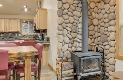 Glencoe Cabin | Modern cabin w/separate studio! Close to lakes, bike/hike trails, ski slopes