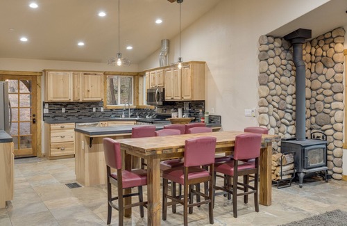 Glencoe Cabin | Modern cabin w/separate studio! Close to lakes, bike/hike trails, ski slopes