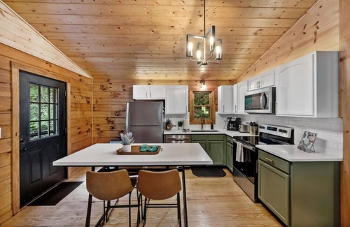 Rockbridge Cabin | Modern Cabin w/Trail to Waterfall/Cave/Cliff (TF)
