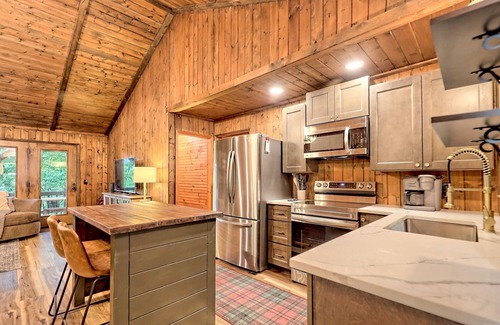 Clayton Cabin | Modern Cabin with Great Views Close to Downtown Clayton