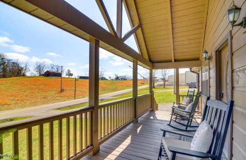 Burkesville House | Modern Cabin with Grill Near Golf and Bass Fishing!