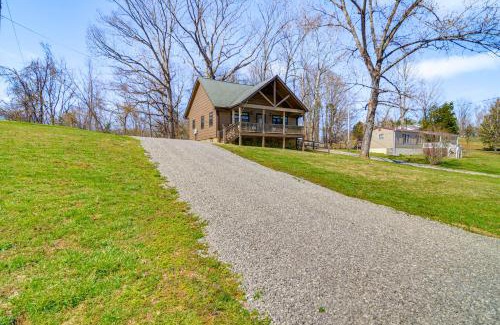 Burkesville House | Modern Cabin with Grill Near Golf and Bass Fishing!