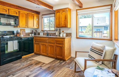 Woodlands House | Modern Cabin with hot tub, game room and fire pit