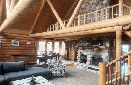 Lodi Cabin | Modern cabin with pool and hot tub and outdoor sauna! Wanderlust Cabin!