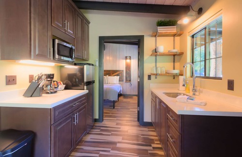 Sedona House | Modern cabins for 45 with views of the red rocks next to Slide Rock State park