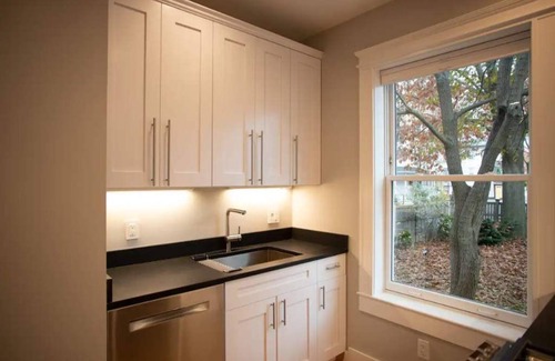 Riverside Apartment | Modern Cambridge oasis with EV parking and yard