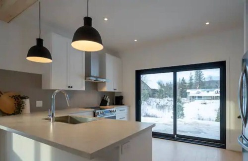 Arundel Cabin | Modern Canadian farmhouse across from golf course