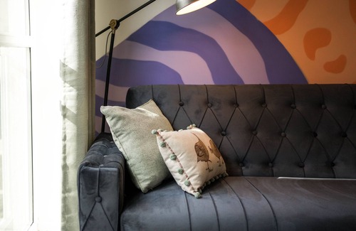 Limehouse Apartment | Modern CanaryWharf Apartments by Sleepy