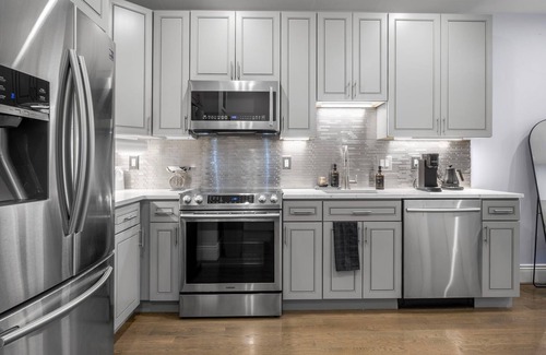 Hill East Condo | Modern Capitol Hill Stay-5 Min Walk to Metro & Eats