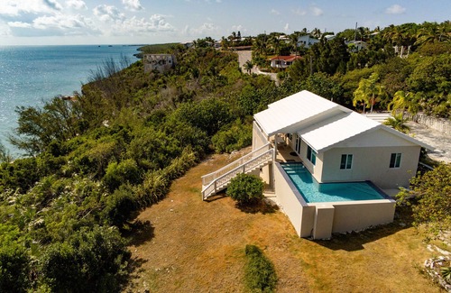 Governor's Harbour House | Modern Caribbean-Front Home w Large pool in TOP Location-Snorkel-Cave-SUP-Kayak