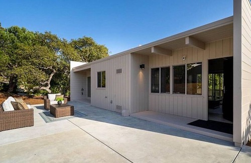 Rancho Rio Vista House | Modern Carmel House – serene, stylish and sleek