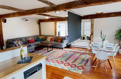 Flemington Cottage | Modern carriage house, renovated w beautiful views - Sleeps 6
