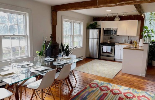 Flemington Cottage | Modern carriage house, renovated w beautiful views - Sleeps 6