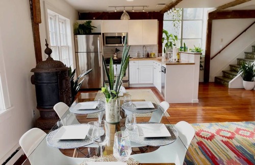 Flemington Cottage | Modern carriage house, renovated w beautiful views - Sleeps 6