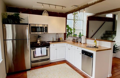 Flemington Cabin | Modern carriage house, newly renovated w beautiful views