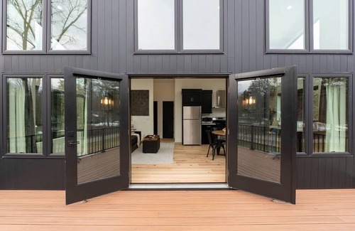 Saugatuck House | Modern Carriage House in the Hills of Saugatuck