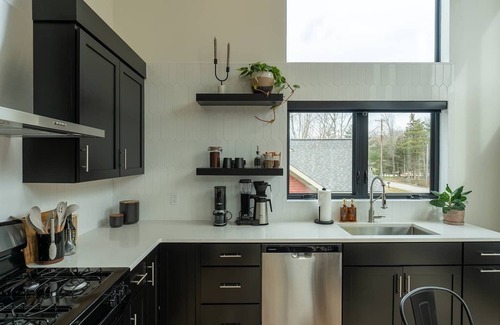 Saugatuck House | Modern Carriage House in the Hills of Saugatuck