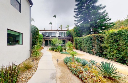 Burlingame House | Modern Casita