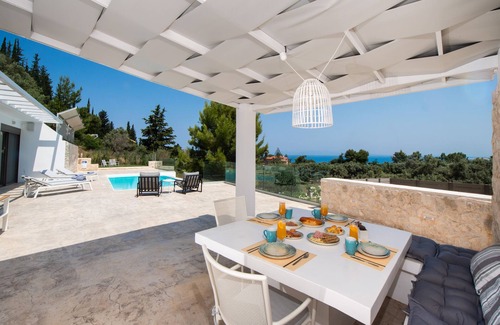 Agios Ioannis Villa | Modern cave villa w/pool, 3 mins walk to the beach