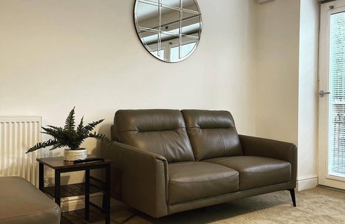 Richmond Apartment | Modern Central Basement Apartment, Richmond