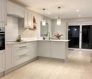 Poole House | Modern, central bungalow with Large Garden