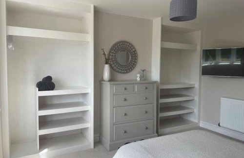 Poole House | Modern, central bungalow with Large Garden